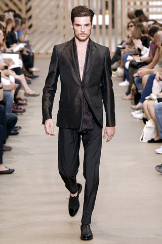 Louis Vuitton / - 2011